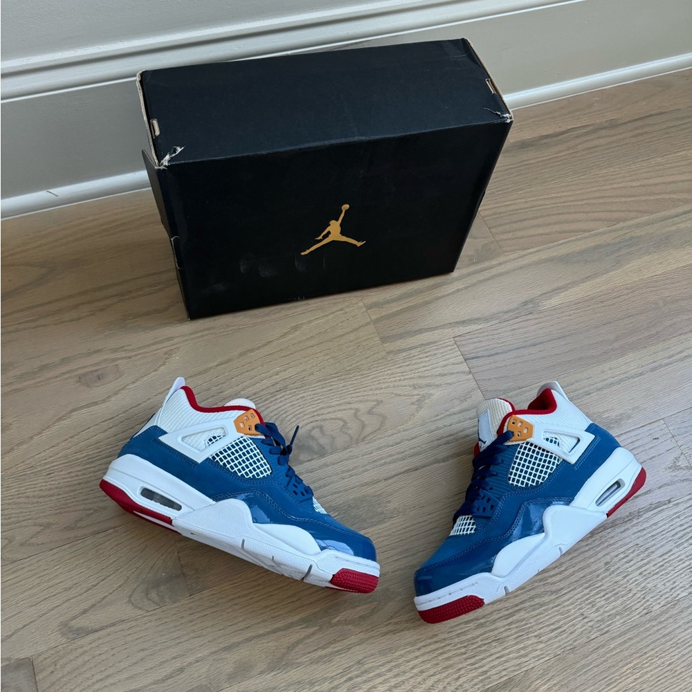 Brand new Grade school Jordan 4 MESSY ROOM w/extra laces and OG BOX - Picture 3 of 11